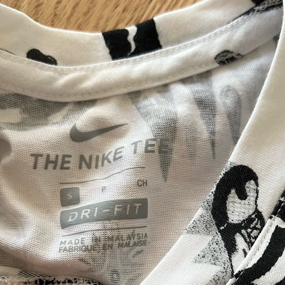 The Nike Tee Dri-Fit Graphic Tee Shirt - Picture 3 of 4